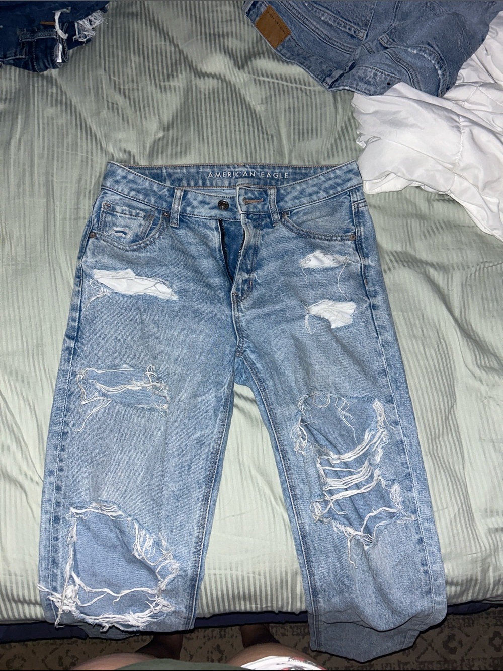 American Eagle Outfitters Light Blue Distressed Relaxed Women’s Jeans
